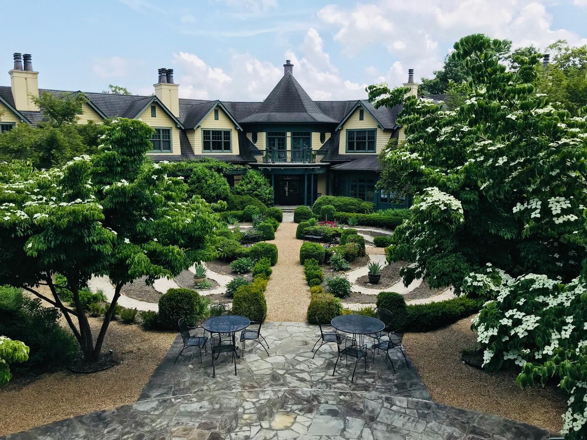 Om Sanctuary Holistic Retreat Asheville Exterior photo